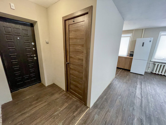 Продам трехкомнатную (3-комн.) квартиру, 2-й Микрорайон ул, 22, Эльбан рп