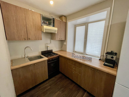 Продам трехкомнатную (3-комн.) квартиру, 2-й Микрорайон ул, 22, Эльбан рп