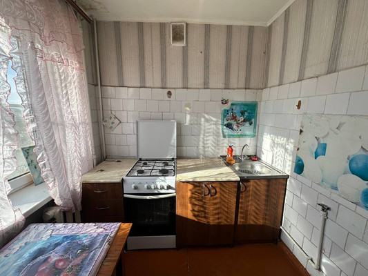 Продам двухкомнатную (2-комн.) квартиру, Комсомольская ул, 154, Кропоткин г