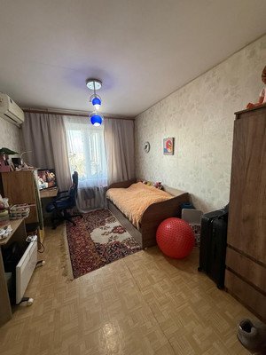 Продам трехкомнатную (3-комн.) квартиру, Гоголя ул, 429, Армавир г