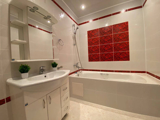 Продам двухкомнатную (2-комн.) квартиру, Строительная ул, 8, Медведево пгт