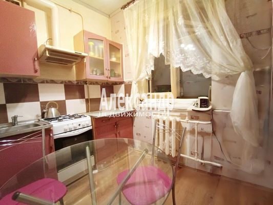 Продам двухкомнатную (2-комн.) квартиру, Первомайская ул, 8, Выборг г