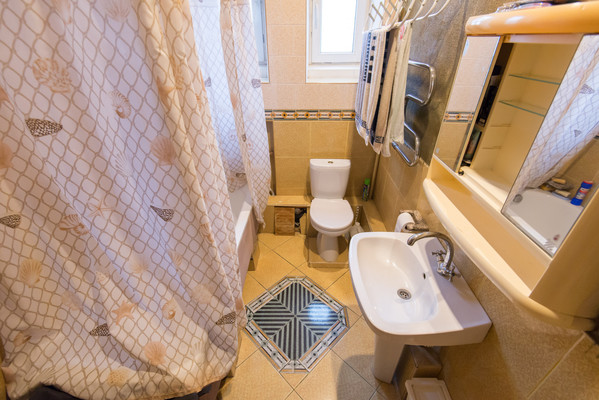 Продам двухкомнатную (2-комн.) квартиру, 2-я Пролетарская ул, 52/54, Ростов-на-Дону г