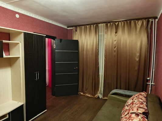 Продам двухкомнатную (2-комн.) квартиру, 40 лет Победы ул, 67, Заречный мкр