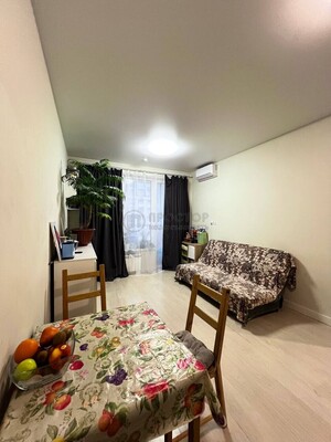 Продам однокомнатную (1-комн.) квартиру, Ореховый б-р, 24к3, Москва г