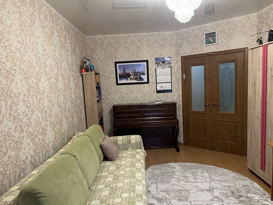 Продам двухкомнатную (2-комн.) квартиру, Парковая ул, 4, Сабурово д