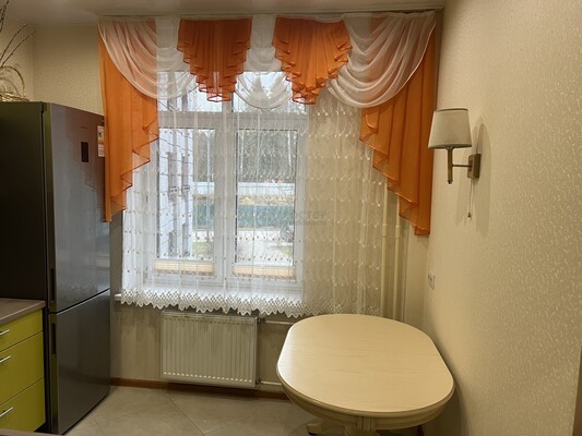 Продам двухкомнатную (2-комн.) квартиру, Парковая ул, 4, Сабурово д