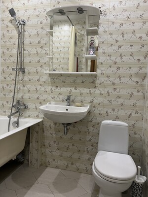 Продам двухкомнатную (2-комн.) квартиру, Парковая ул, 4, Сабурово д