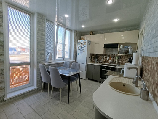 Продам трехкомнатную (3-комн.) квартиру, Калинина ул, 135, Ишим г