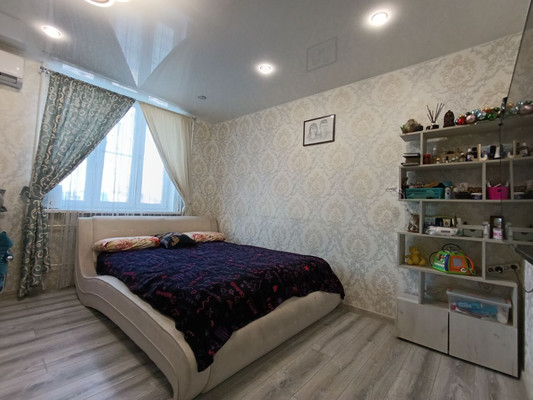 Продам трехкомнатную (3-комн.) квартиру, Калинина ул, 135, Ишим г