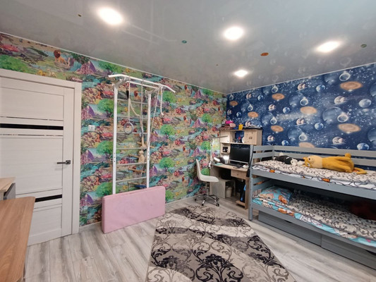 Продам трехкомнатную (3-комн.) квартиру, Калинина ул, 135, Ишим г