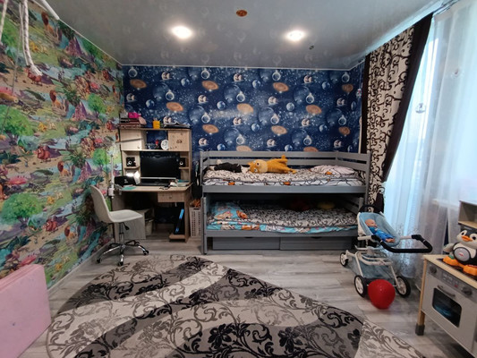 Продам трехкомнатную (3-комн.) квартиру, Калинина ул, 135, Ишим г