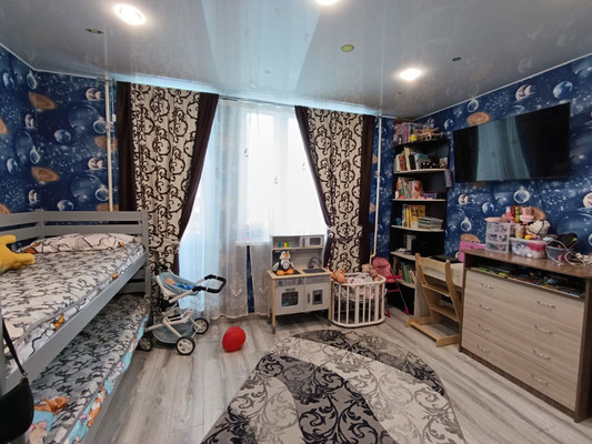 Продам трехкомнатную (3-комн.) квартиру, Калинина ул, 135, Ишим г