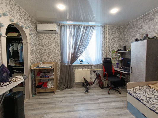 Продам трехкомнатную (3-комн.) квартиру, Калинина ул, 135, Ишим г