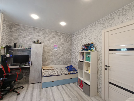 Продам трехкомнатную (3-комн.) квартиру, Калинина ул, 135, Ишим г