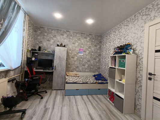 Продам трехкомнатную (3-комн.) квартиру, Калинина ул, 135, Ишим г