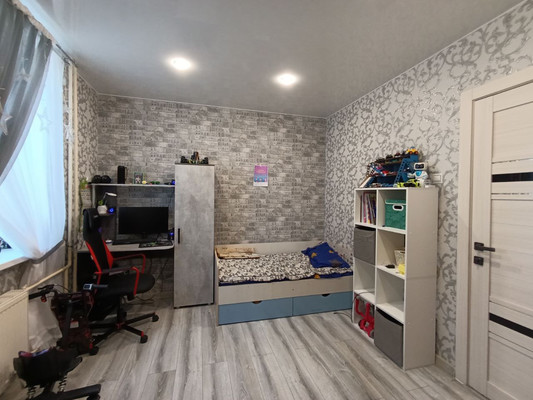 Продам трехкомнатную (3-комн.) квартиру, Калинина ул, 135, Ишим г