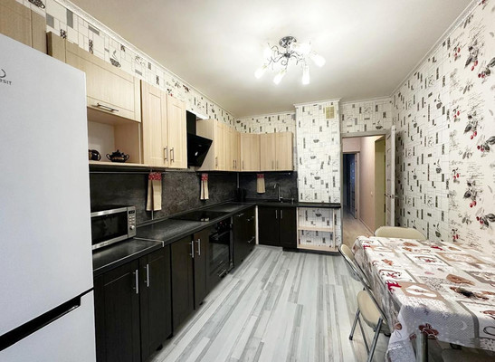 Продам двухкомнатную (2-комн.) квартиру, Земская ул, 21, Чехов г