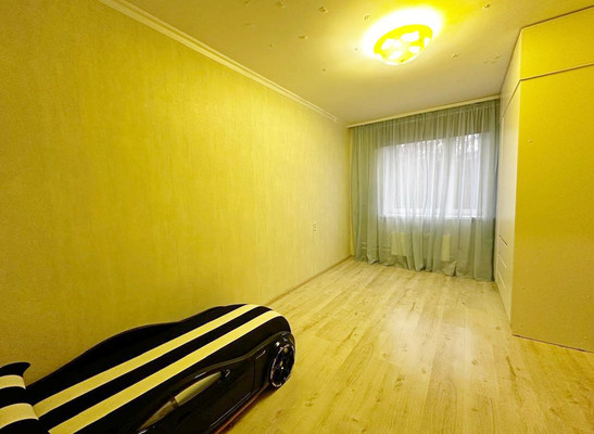 Продам двухкомнатную (2-комн.) квартиру, Земская ул, 21, Чехов г