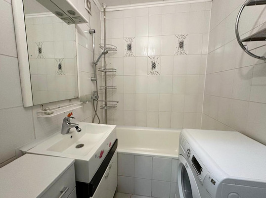 Продам двухкомнатную (2-комн.) квартиру, Земская ул, 21, Чехов г