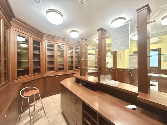 Продам торговое помещение 50 м2, 2-й Муринский пр-кт, 39, Санкт-Петербург г