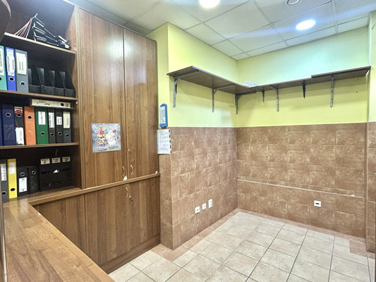 Продам торговое помещение 50 м2, 2-й Муринский пр-кт, 39, Санкт-Петербург г