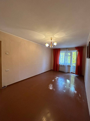 Продам трехкомнатную (3-комн.) квартиру, Воровского ул, 65, Симферополь г