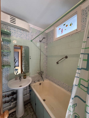 Продам трехкомнатную (3-комн.) квартиру, Воровского ул, 65, Симферополь г