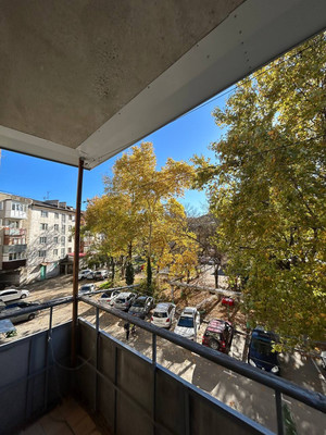 Продам трехкомнатную (3-комн.) квартиру, Воровского ул, 65, Симферополь г