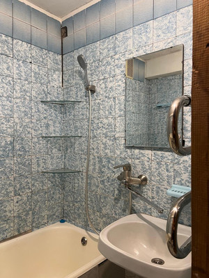 Продам двухкомнатную (2-комн.) квартиру, Жмайлова ул, 3, Ростов-на-Дону г