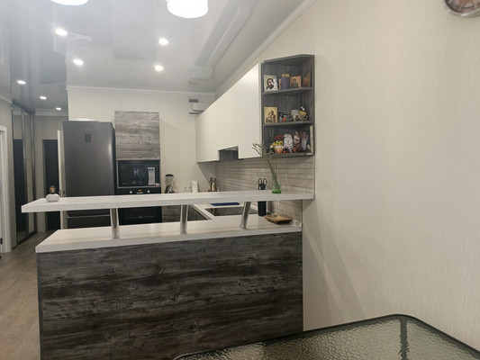 Продам трехкомнатную (3-комн.) квартиру, Платова б-р, 20/17, Ростов-на-Дону г