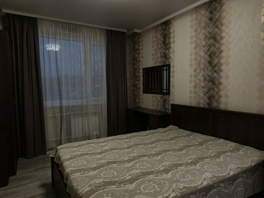 Продам трехкомнатную (3-комн.) квартиру, Магнитогорская ул, 1В, Ростов-на-Дону г