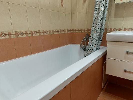 Продам трехкомнатную (3-комн.) квартиру, Магнитогорская ул, 1В, Ростов-на-Дону г