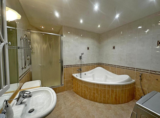 Продам трехкомнатную (3-комн.) квартиру, Береговая ул, 42, Чехов г