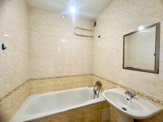 Продам двухкомнатную (2-комн.) квартиру, Жданова ул, 15, Ростов-на-Дону г