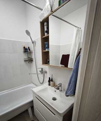 Сдам двухкомнатную (2-комн.) квартиру, Газовиков ул, 69, Тюмень г