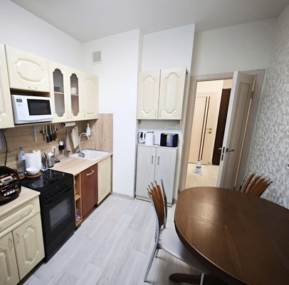 Сдам двухкомнатную (2-комн.) квартиру, Газовиков ул, 69, Тюмень г