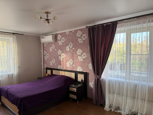 Продам трехкомнатную (3-комн.) квартиру, Малоземельская ул, 21, Новороссийск г