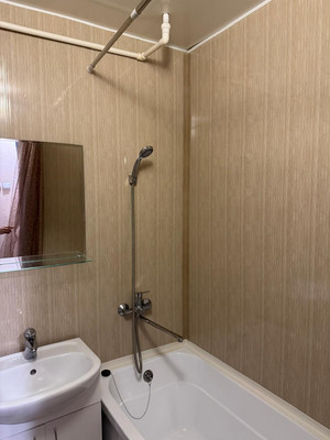 Продам трехкомнатную (3-комн.) квартиру, Малоземельская ул, 21, Новороссийск г