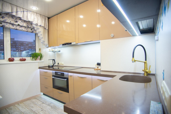 Продам трехкомнатную (3-комн.) квартиру, Связи проезд, 16, Мурманск г