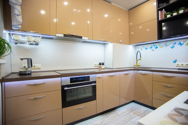 Продам трехкомнатную (3-комн.) квартиру, Связи проезд, 16, Мурманск г