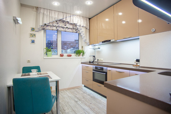 Продам трехкомнатную (3-комн.) квартиру, Связи проезд, 16, Мурманск г