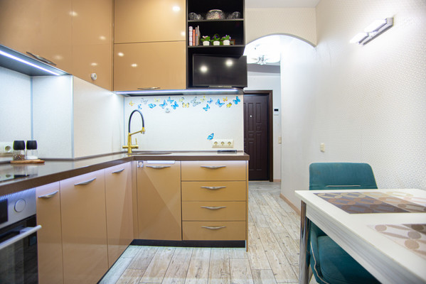 Продам трехкомнатную (3-комн.) квартиру, Связи проезд, 16, Мурманск г