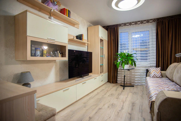 Продам трехкомнатную (3-комн.) квартиру, Связи проезд, 16, Мурманск г