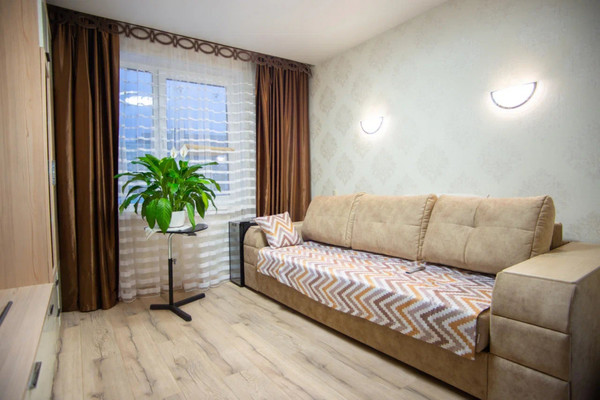 Продам трехкомнатную (3-комн.) квартиру, Связи проезд, 16, Мурманск г