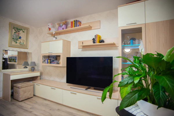 Продам трехкомнатную (3-комн.) квартиру, Связи проезд, 16, Мурманск г