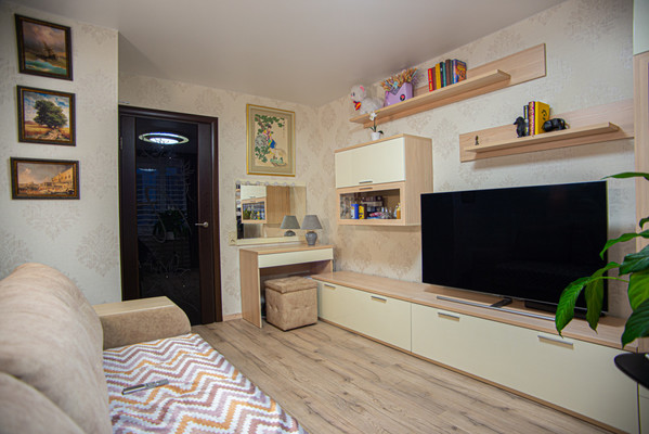 Продам трехкомнатную (3-комн.) квартиру, Связи проезд, 16, Мурманск г