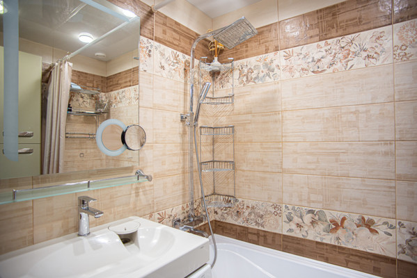 Продам трехкомнатную (3-комн.) квартиру, Связи проезд, 16, Мурманск г