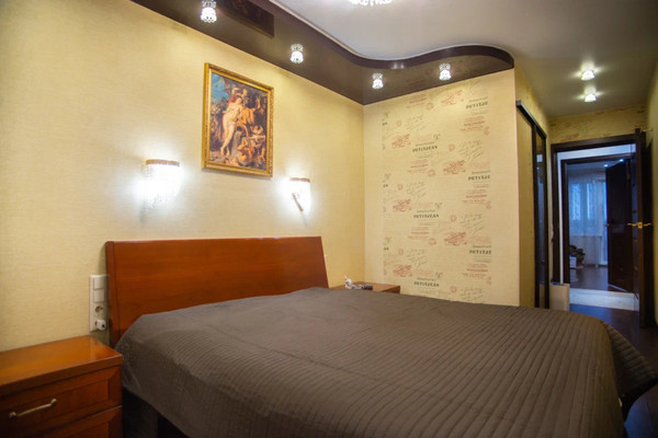 Продам трехкомнатную (3-комн.) квартиру, Связи проезд, 16, Мурманск г