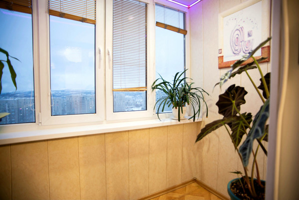 Продам трехкомнатную (3-комн.) квартиру, Связи проезд, 16, Мурманск г